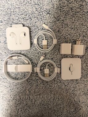 New Apple Bundle of 7 Accessories